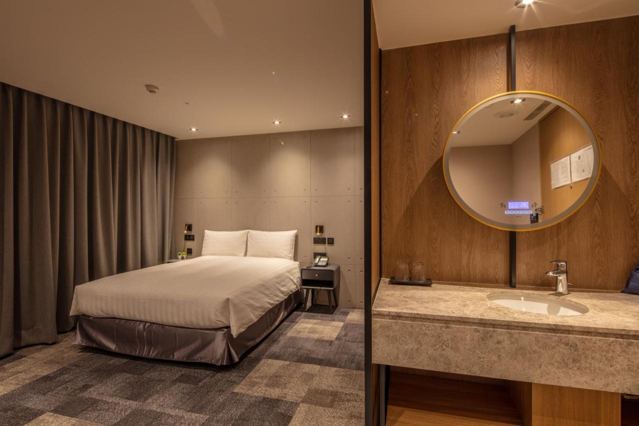 Roaders Plus Hotel - Theme Taipei Exterior photo