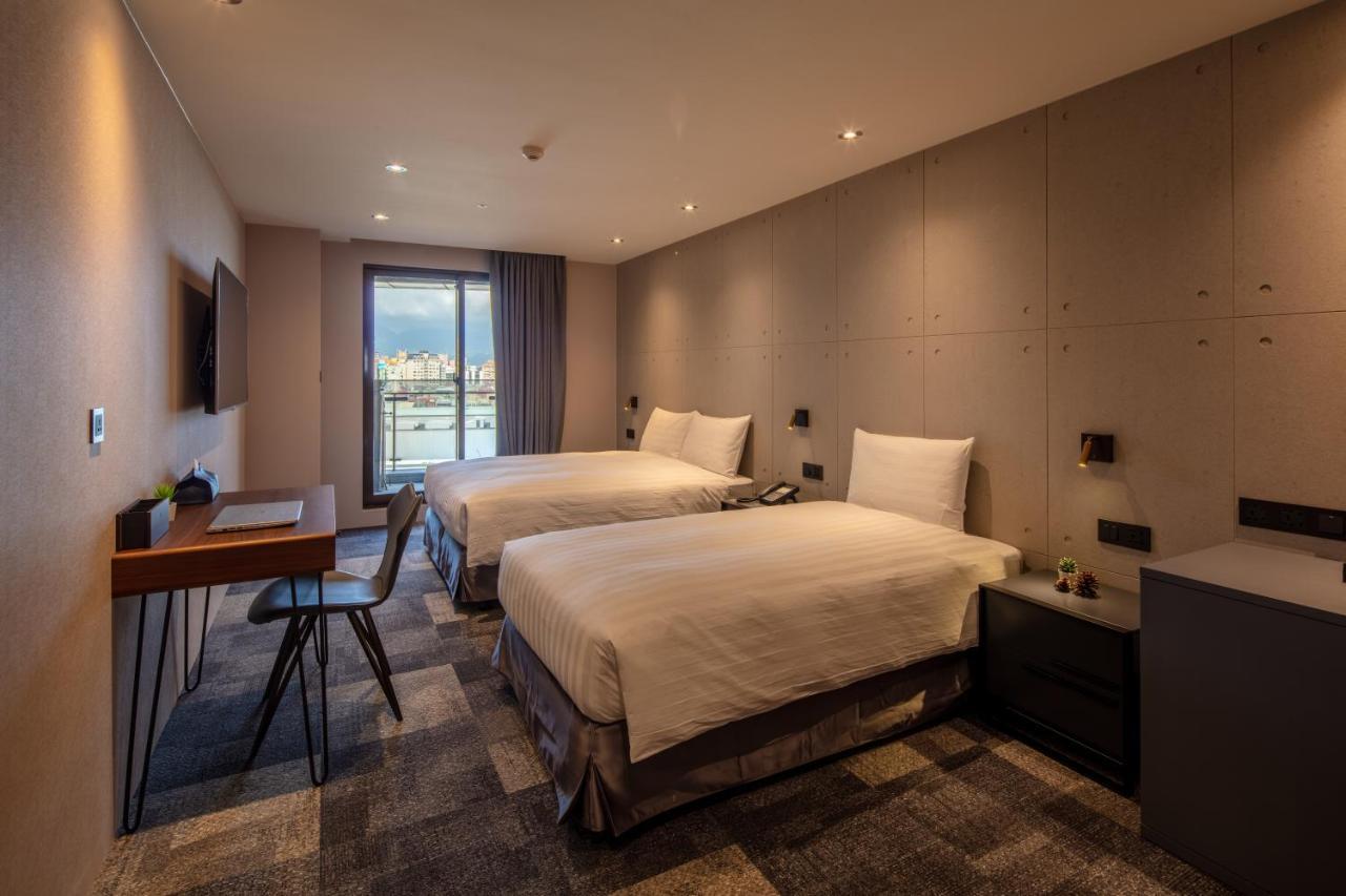 Roaders Plus Hotel - Theme Taipei Exterior photo