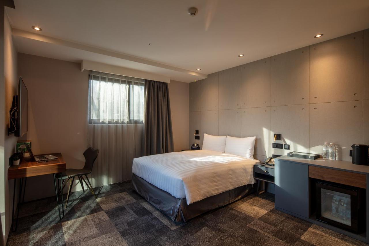 Roaders Plus Hotel - Theme Taipei Exterior photo