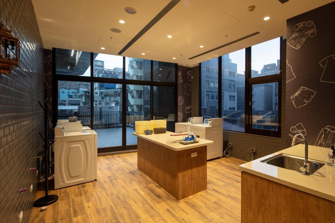Roaders Plus Hotel - Theme Taipei Exterior photo
