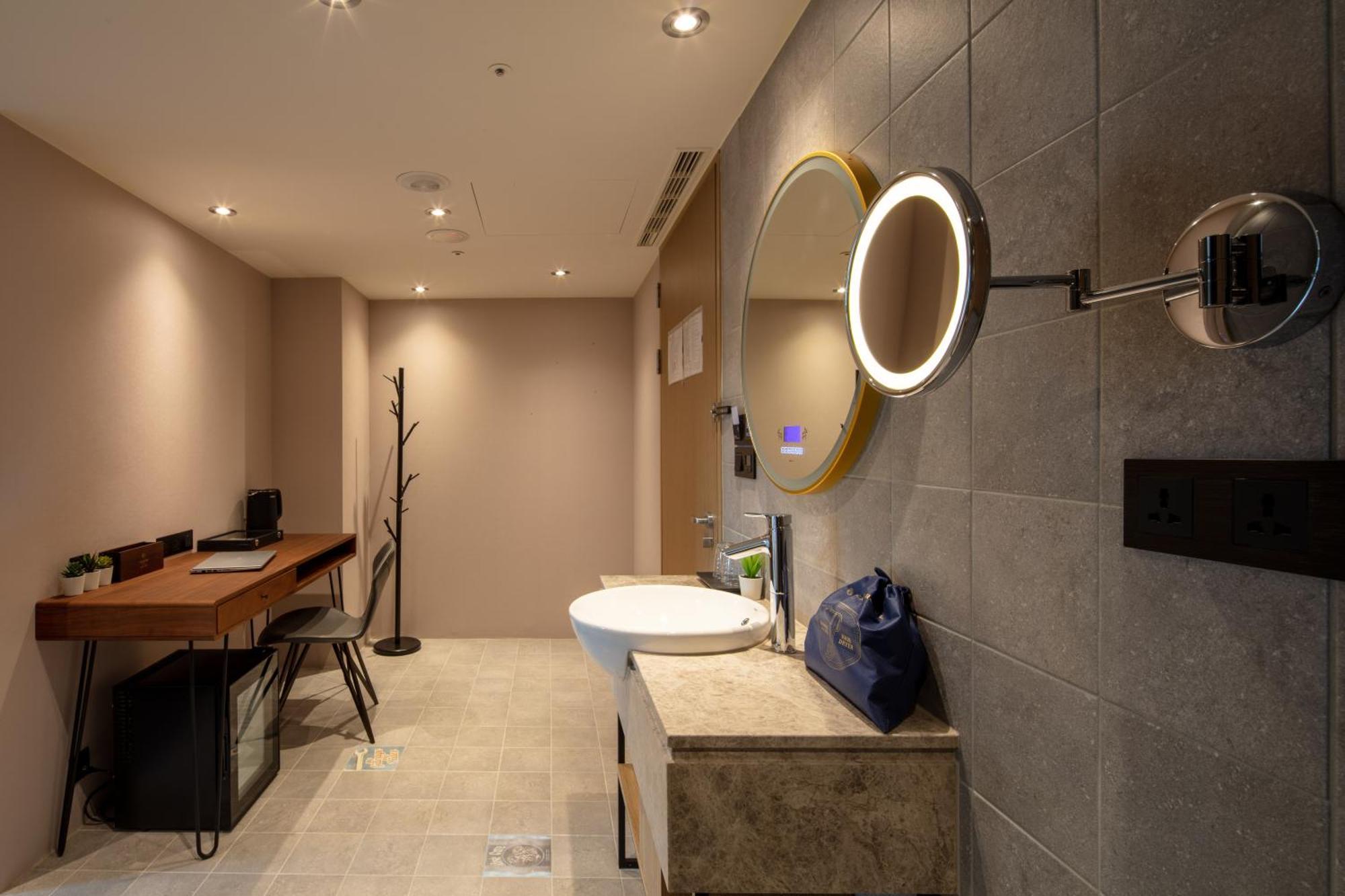 Roaders Plus Hotel - Theme Taipei Room photo