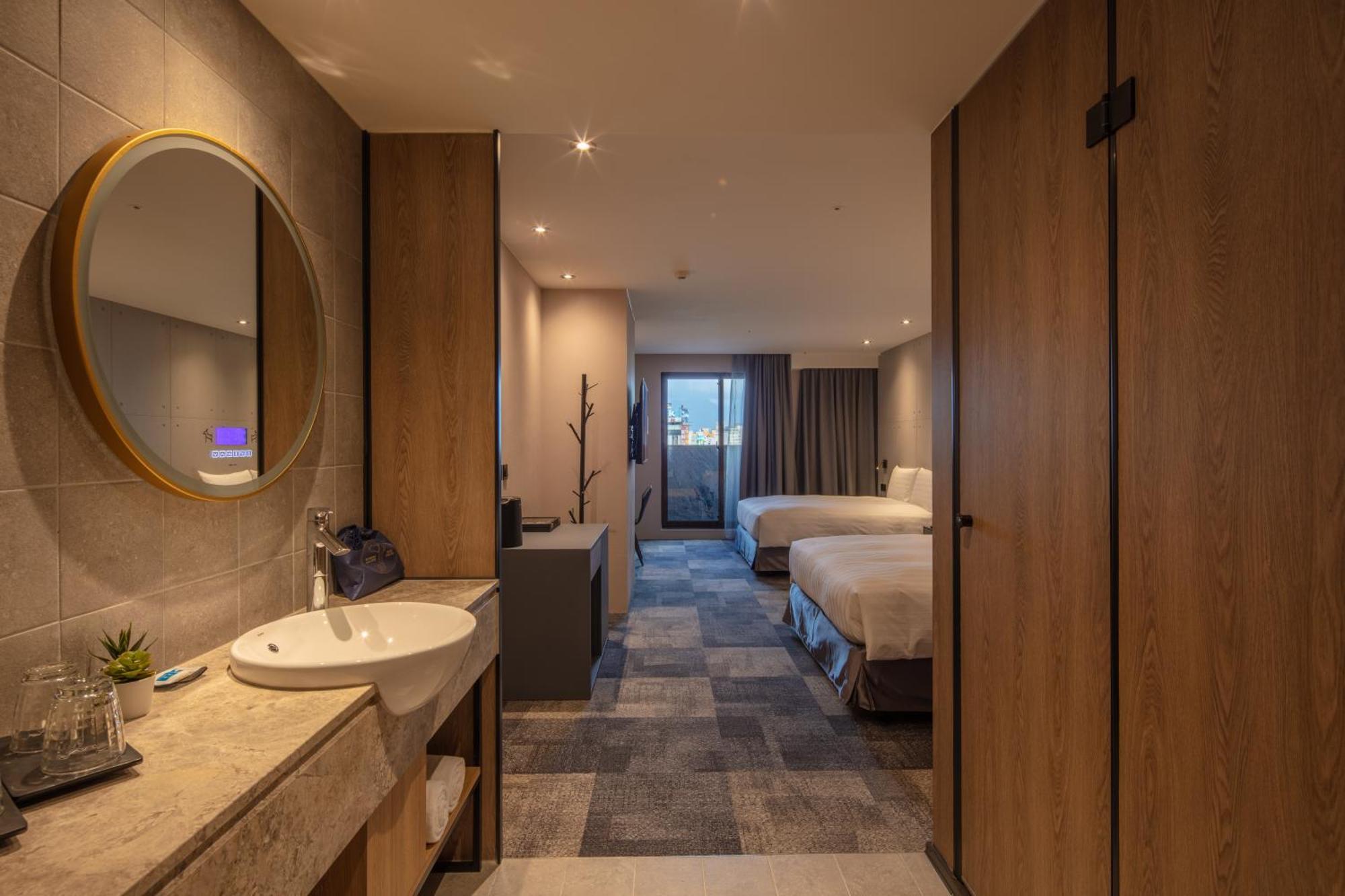 Roaders Plus Hotel - Theme Taipei Exterior photo