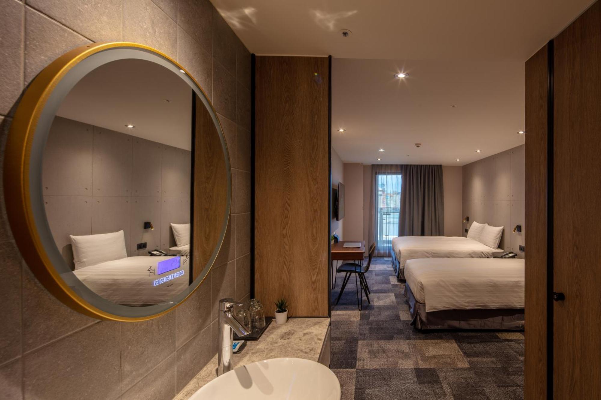 Roaders Plus Hotel - Theme Taipei Exterior photo